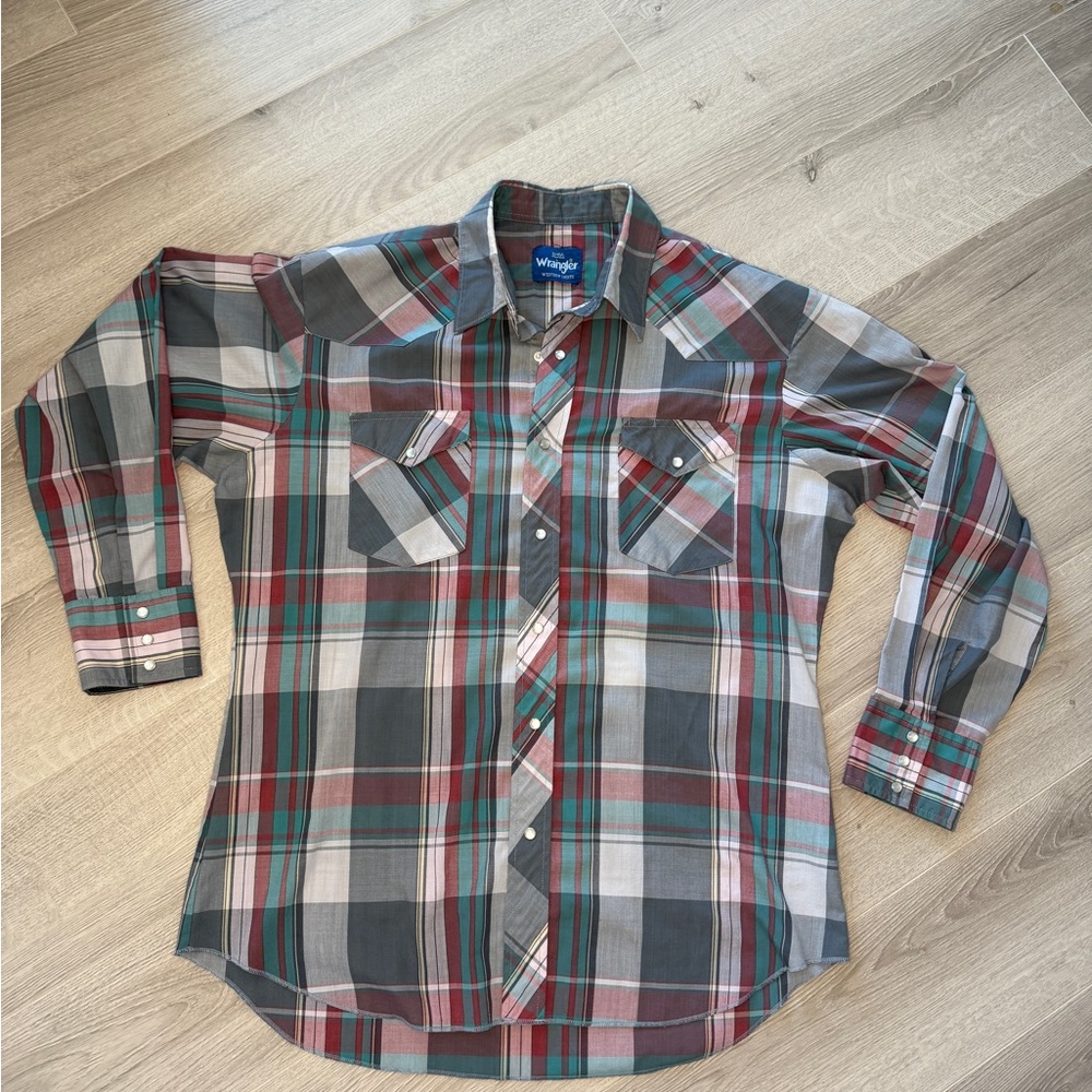 Vintage Wrangler Western Shirt with Pearl Snaps. Size Large 16 - 16 1/2